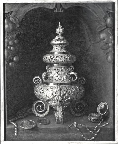 Anonimo — Roestraten Pieter Gerritsz van - sec. XVII/ XVIII - Natura morta con braciere, medaglie, perle e orologio — insieme